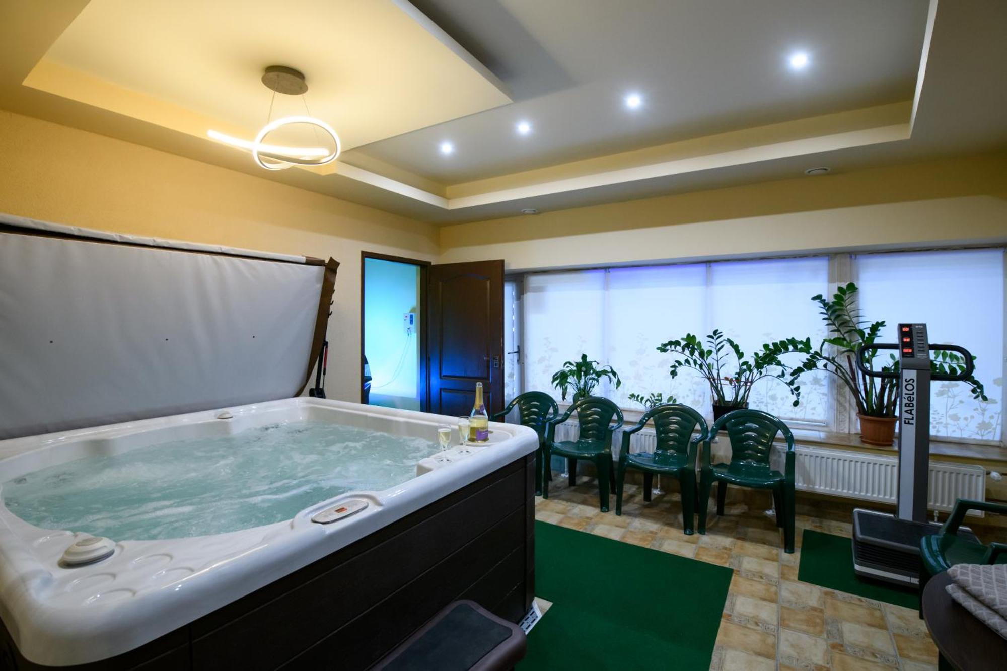 Videki Vendeghaz A Buekkben, Pezsgofuerdovel. Apartment Kirald Ngoại thất bức ảnh